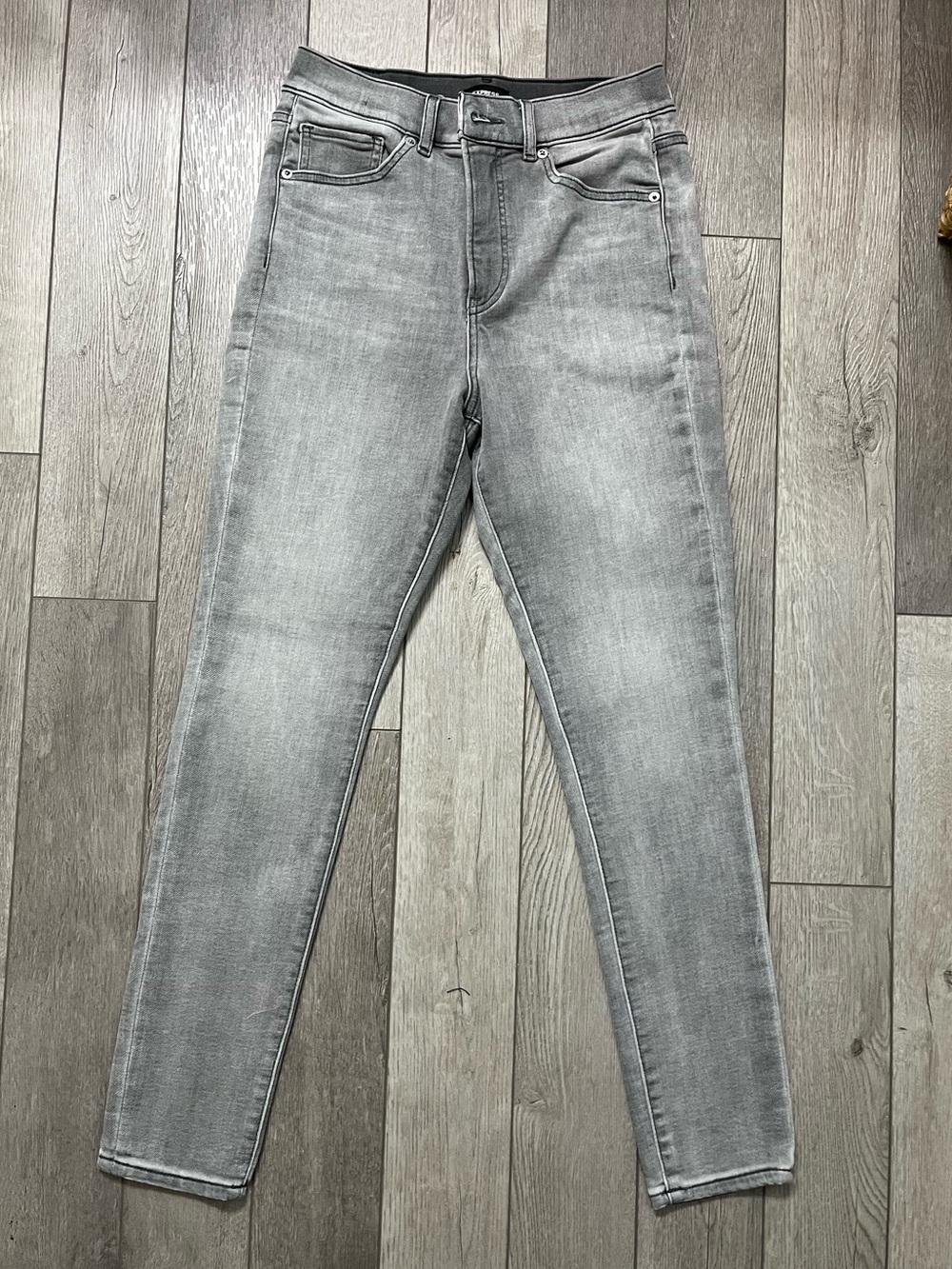 Express Women's Skinny Jeans in Light Gray Wash Size 6